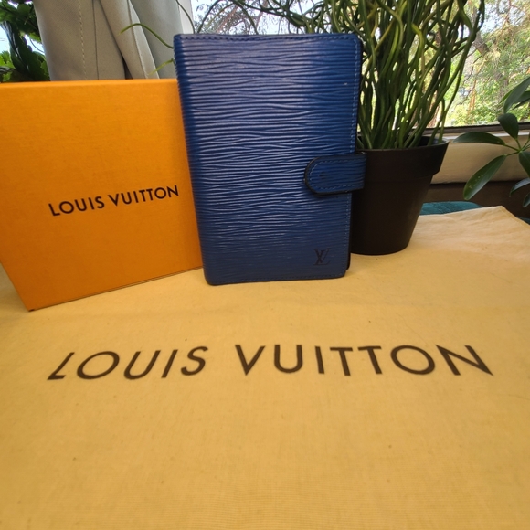 *SOLD* Louis Vuitton Epi PM Agenda Planner GUC - Picture 12 of 13